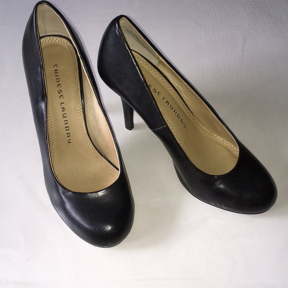 Chinese laundry black leather pump size 6